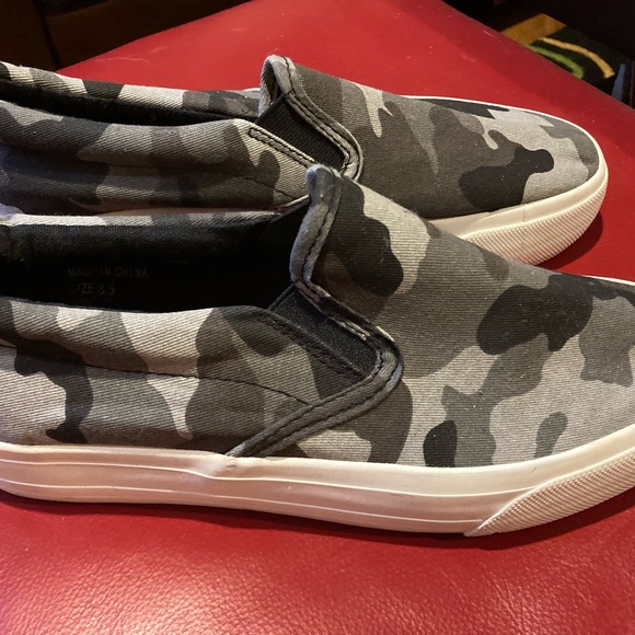 NWOT. Camo slip on sneaker ! - Picture 4 of 5